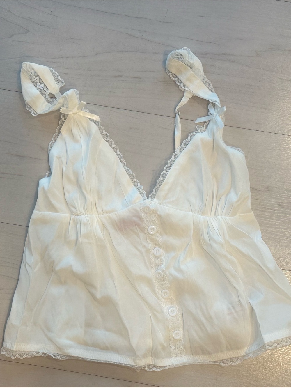 Edikted Women’s White Lace-Trim Camisole Top